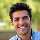 Foto de perfil de Javier A., sonriendo al aire libre.